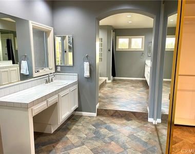 6 Emerald Glen - Photo Thumbnail 34
