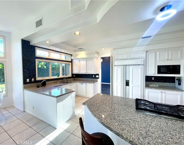 6 Emerald Glen - Photo Thumbnail 12