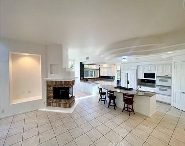 6 Emerald Glen - Photo Thumbnail 9