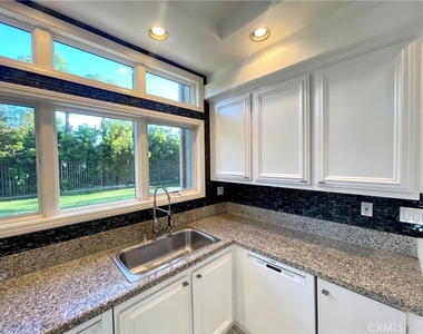 6 Emerald Glen - Photo Thumbnail 19