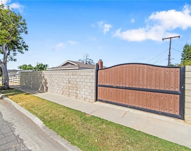 5892 Meadowlark Drive - Photo Thumbnail 5