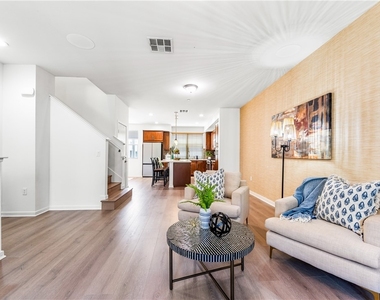 664 Colorado Circle - Photo Thumbnail 3