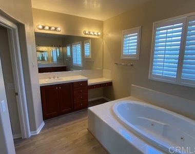 2332 Douglaston - Photo Thumbnail 17