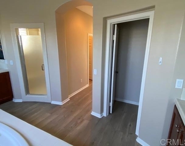 2332 Douglaston - Photo Thumbnail 16
