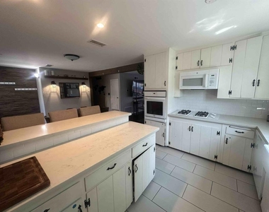 1315 Darby Street - Photo Thumbnail 6