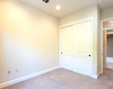 1223 Symphony Way - Photo Thumbnail 13