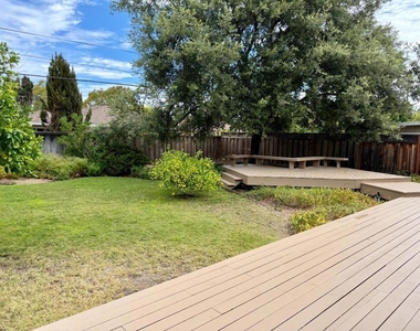 975 Inverness Way - Photo Thumbnail 14