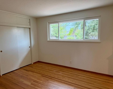 975 Inverness Way - Photo Thumbnail 7