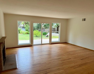 975 Inverness Way - Photo Thumbnail 2
