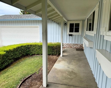 975 Inverness Way - Photo Thumbnail 1