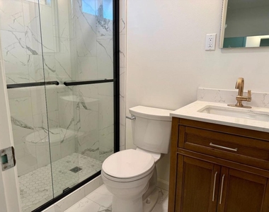 975 Inverness Way - Photo Thumbnail 8