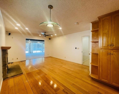 1150 Stafford Drive - Photo Thumbnail 16