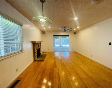 1150 Stafford Drive - Photo Thumbnail 21