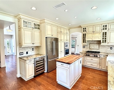 5514 E Crater Lake - Photo Thumbnail 7