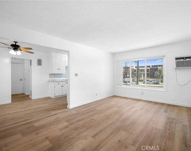 17845 Sherman Way - Photo Thumbnail 4