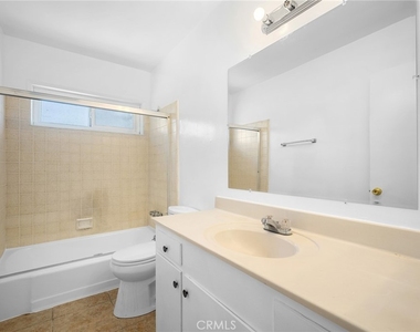 17845 Sherman Way - Photo Thumbnail 14