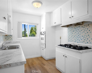 17845 Sherman Way - Photo Thumbnail 10