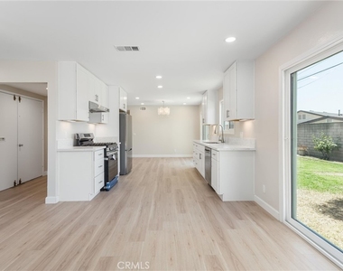 18814 Elizondo Street - Photo Thumbnail 6