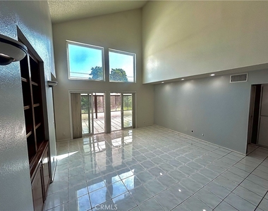10 Bluff Point - Photo Thumbnail 3