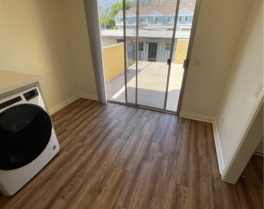 303 S Violet Avenue - Photo Thumbnail 6