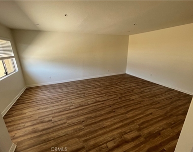 303 S Violet Avenue - Photo Thumbnail 4