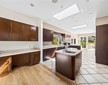 1625 Loma Vista - Photo Thumbnail 25