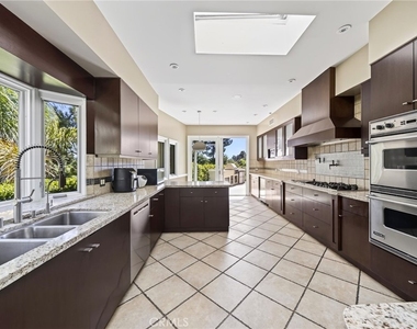 1625 Loma Vista - Photo Thumbnail 23