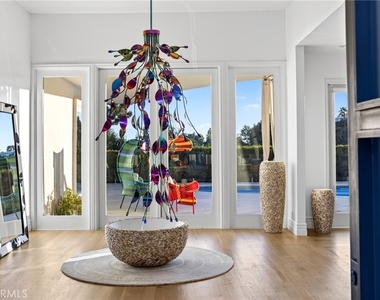 1625 Loma Vista - Photo Thumbnail 5