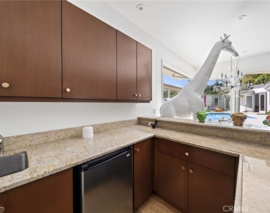1625 Loma Vista - Photo Thumbnail 21