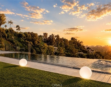 9459 Beverly Crest - Photo Thumbnail 67