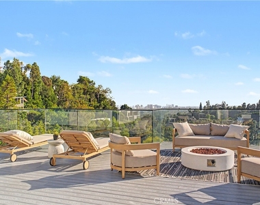 9459 Beverly Crest - Photo Thumbnail 58