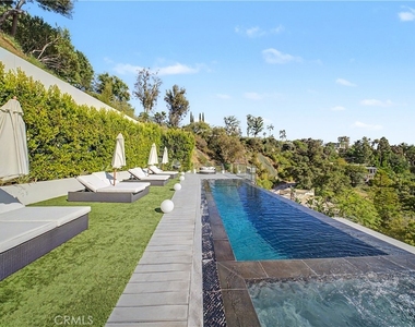 9459 Beverly Crest - Photo Thumbnail 55