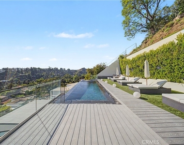 9459 Beverly Crest - Photo Thumbnail 54