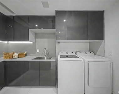 9459 Beverly Crest - Photo Thumbnail 19