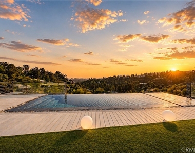 9459 Beverly Crest - Photo Thumbnail 69