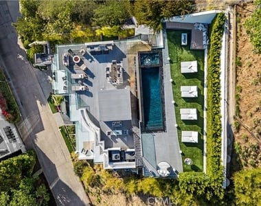 9459 Beverly Crest - Photo Thumbnail 62
