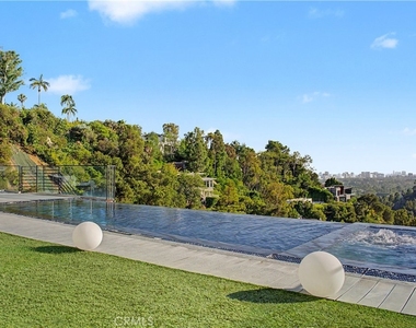 9459 Beverly Crest - Photo Thumbnail 59