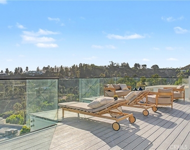 9459 Beverly Crest - Photo Thumbnail 57