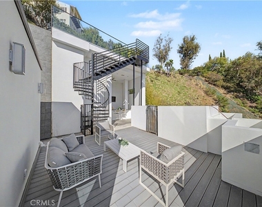 9459 Beverly Crest - Photo Thumbnail 50