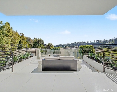 9459 Beverly Crest - Photo Thumbnail 27