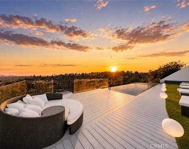 9459 Beverly Crest - Photo Thumbnail 71