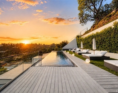 9459 Beverly Crest - Photo Thumbnail 68