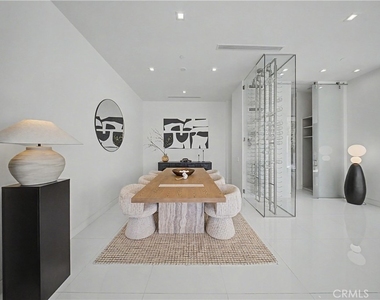 9459 Beverly Crest - Photo Thumbnail 13