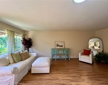 228 W Lemon - Photo Thumbnail 2