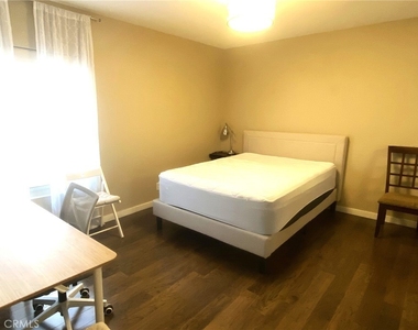 141 S Clark Drive - Photo Thumbnail 5