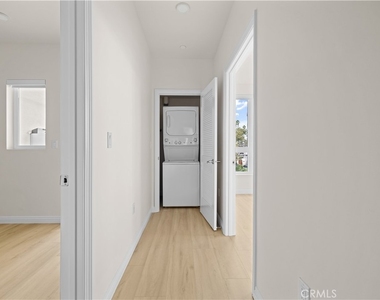 1818 S Norton Avenue - Photo Thumbnail 7