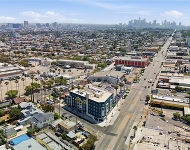 1818 S Norton Avenue - Photo Thumbnail 7