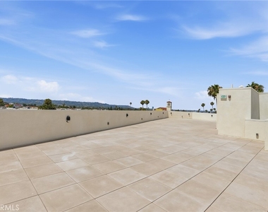 1818 S Norton Avenue - Photo Thumbnail 16