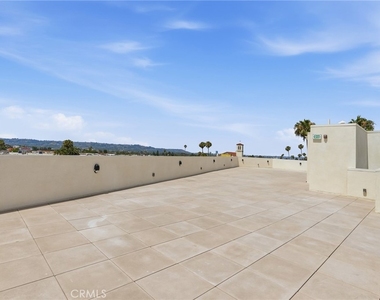 1818 S Norton Avenue - Photo Thumbnail 16