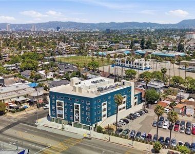 1818 S Norton Avenue - Photo Thumbnail 8
